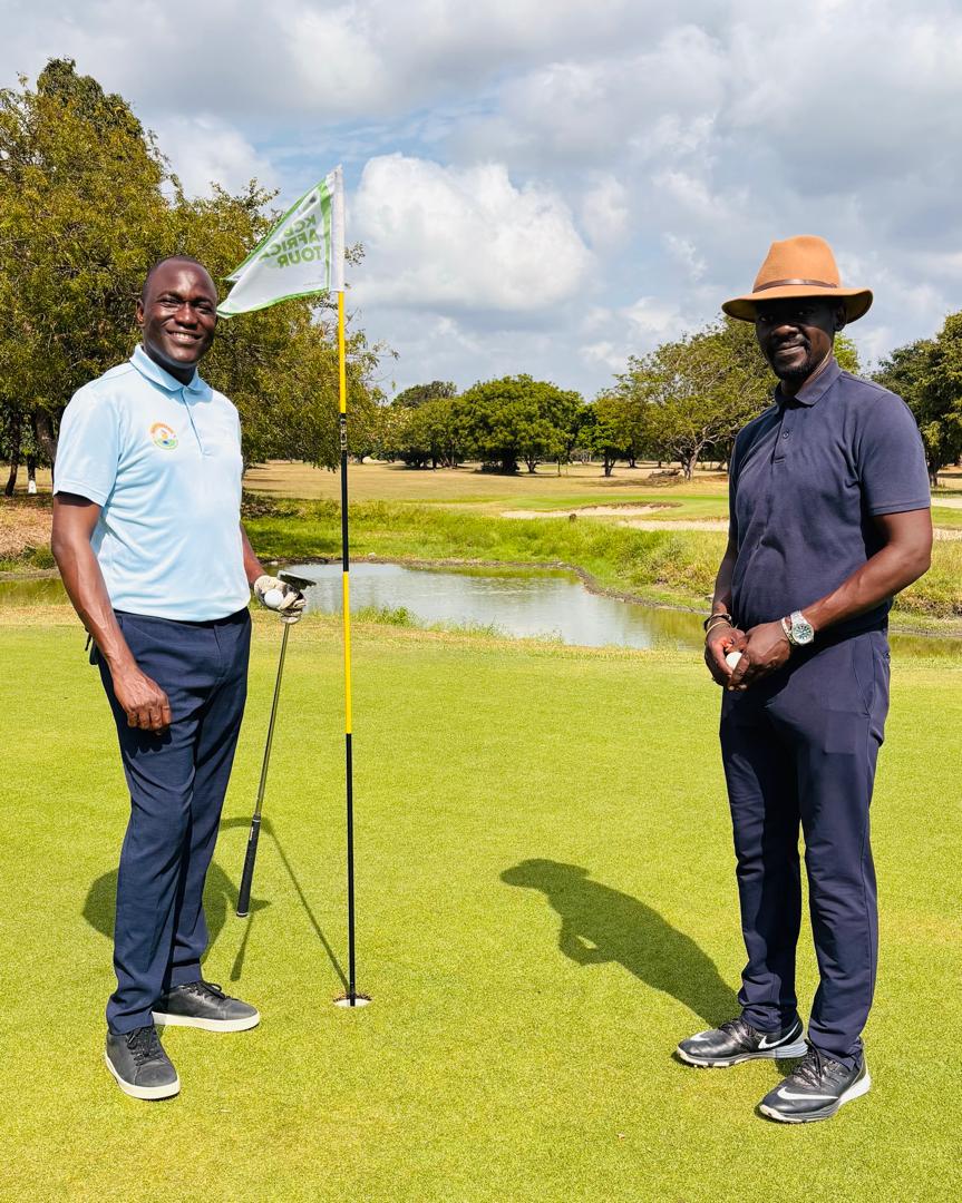 kucheza golf na Mtemi Kamulika wa Iswangala na kujadili